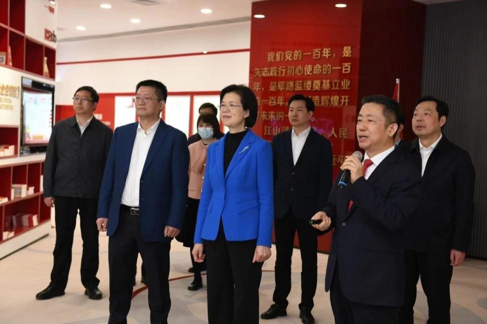 江蘇省委常委、組織部部長(zhǎng)沈瑩調(diào)研紅豆1